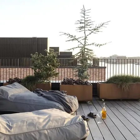Leilighet Rummelig Familielejlighed I Roligt Omrade
